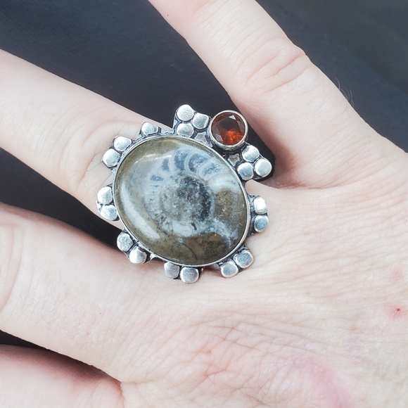 New Ammonite Fossil and Garnet 925 Silver Ring. - Picture 5 of 15